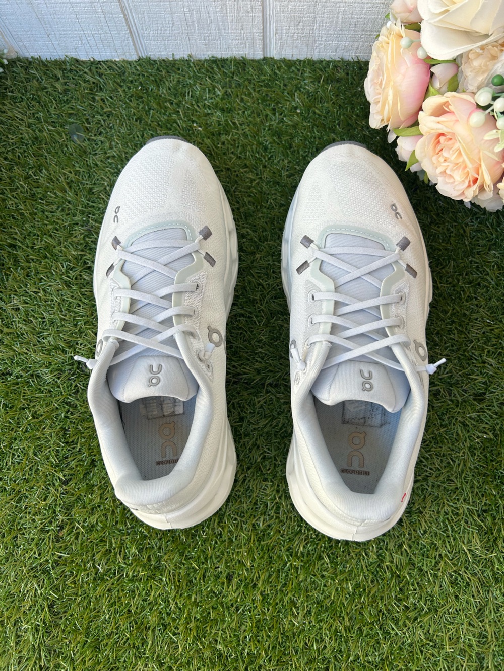 On Running CLOUDTILT
Women RUNNING SHOES Color: Glacier/Ice
Size 7 gently used - Picture 12 of 16